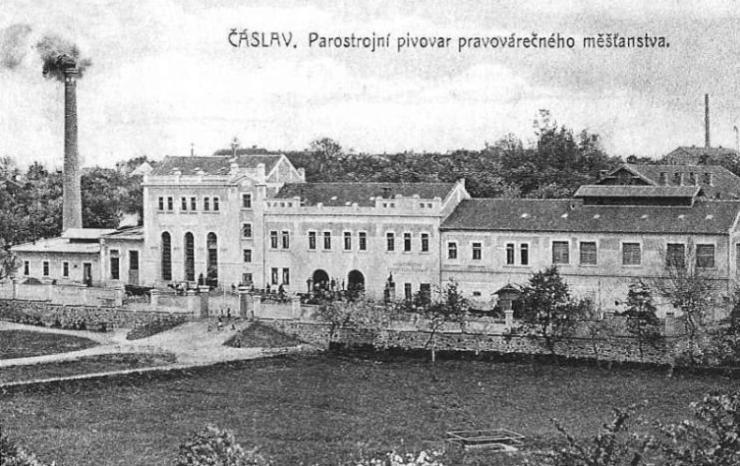 Pivovarska Restaurace ชาสลาฟ ภายนอก รูปภาพ
